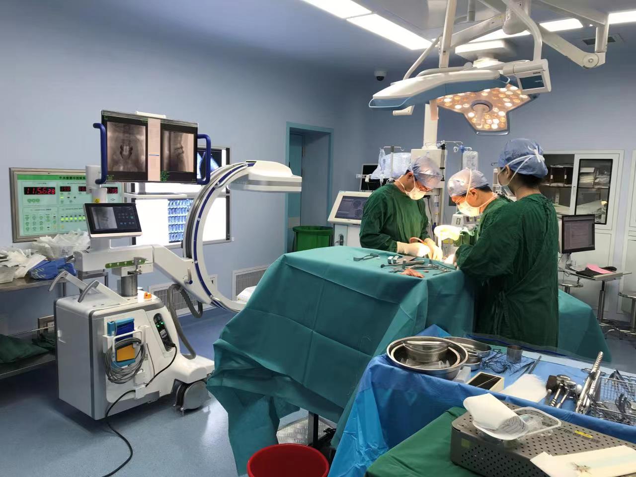 Операция проводимая на С-дуге Perlove Medical 